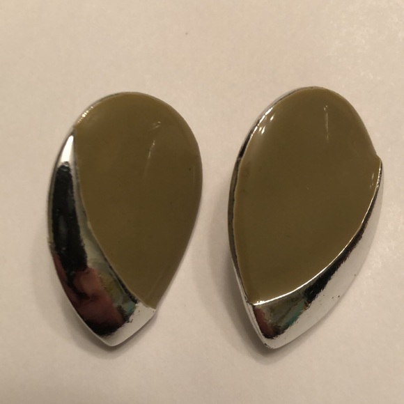 Vintage Teardrop Shape High Gloss Silver Tone on Glossy Khaki Enamel - #428 - Picture 3 of 6